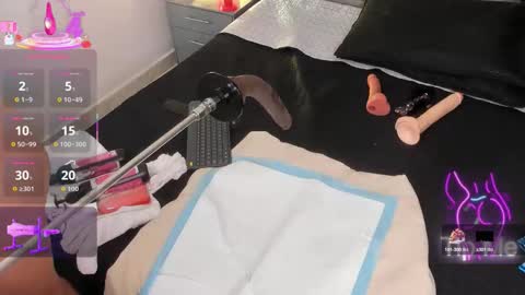 Aliyahs stone online show from November 29, 10:30 am