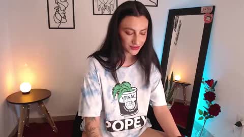 Snapshot of alizee_p chatting on March 5, 12:05 am alizee_p online show from March 5, 12:05 am