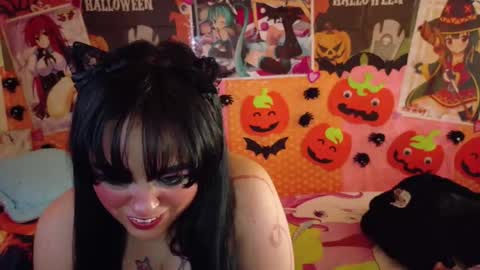 Snapshot of alizekittenmeow chatting on October 25, 8:11 am alize online show from October 25, 8:11 am