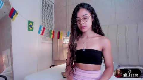 alizza_ online show from June 19, 11:57 am