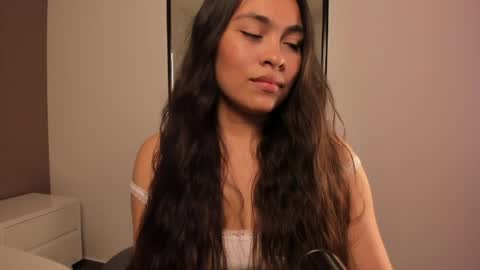 A L L I E online show from May 6, 2:37 am