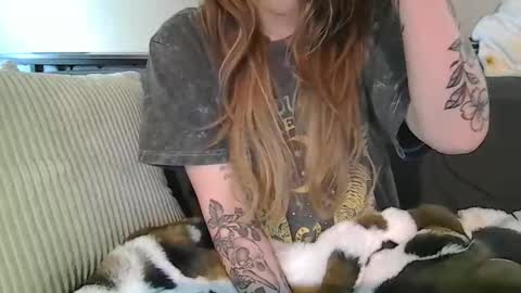 alliebearx online show from April 27, 8:06 pm