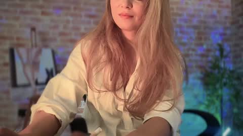 Allie online show from December 17, 6:24 am