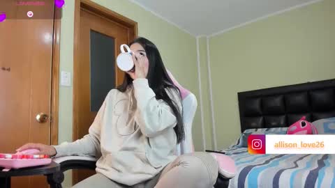 Snapshot of allison_love chatting on October 23, 12:11 pm allison online show from October 23, 12:11 pm
