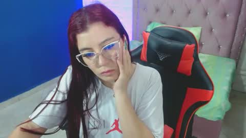 Snapshot of allisonlove_88 chatting on December 30, 8:43 am ALLISON online show from December 30, 8:43 am