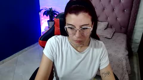 Snapshot of allisonlove_88 chatting on January 3, 2:32 am ALLISON online show from January 3, 2:32 am
