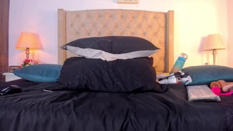 Snapshot of allisson_m chatting on October 19, 12:40 pm allisson online show from October 19, 12:40 pm