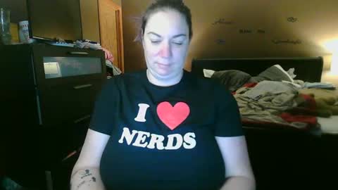Snapshot of allnaturaltigbitties chatting on February 4, 4:05 am Tig Bitty online show from February 4, 4:05 am