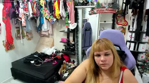Snapshot of allsson_miller chatting on January 3, 3:49 am allsson_miller online show from January 3, 3:49 am