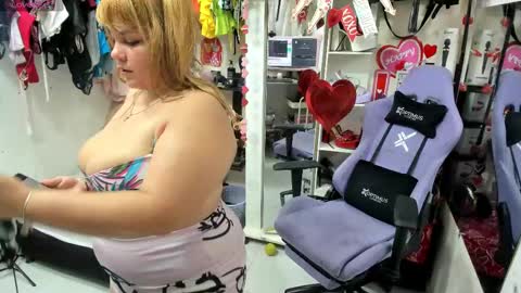 Snapshot of allsson_miller chatting on February 12, 1:41 am allsson_miller online show from February 12, 1:41 am