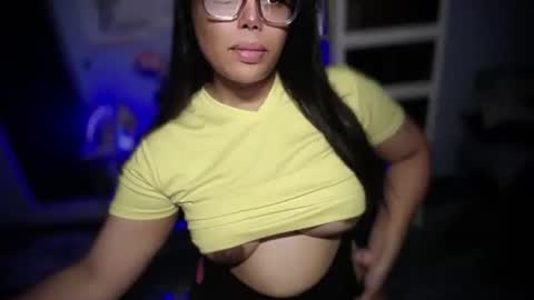 Snapshot of alluringhotvanessaxxx chatting on October 20, 12:02 am Vanessa online show from October 20, 12:02 am