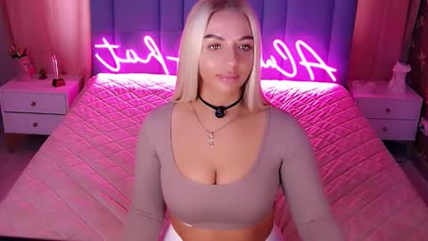 AlwaysHot online show from February 25, 4:11 am