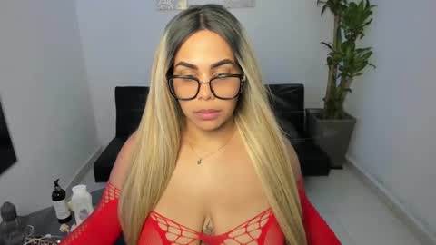 allyssann online show from January 15, 8:26 pm