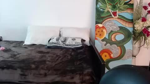 alma_art_ online show from June 24, 11:15 pm
