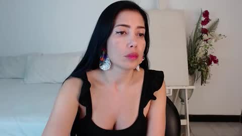 alma_art_ online show from March 8, 3:43 am