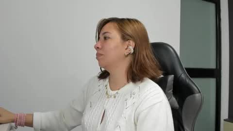 Snapshot of alma_fenix chatting on October 1, 12:32 pm ALMA FENIX online show from October 1, 12:32 pm