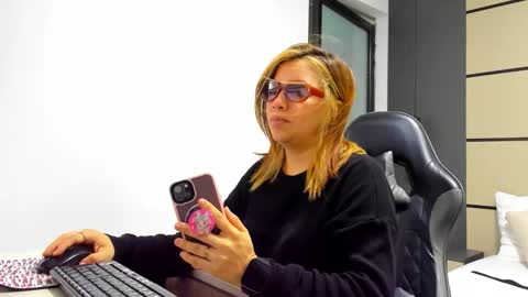 ALMA FENIX  online show from February 16, 12:38 pm