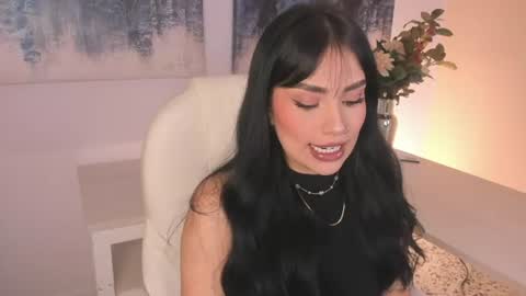 Mia online show from July 30, 4:52 pm