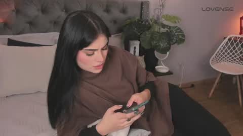 Mia online show from June 23, 4:16 pm