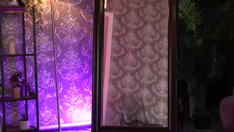 Snapshot of almavelia chatting on October 18, 7:37 pm Alma online show from October 18, 7:37 pm