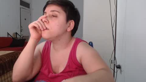 Snapshot of almondonwheels chatting on October 13, 11:51 pm Almond online show from October 13, 11:51 pm