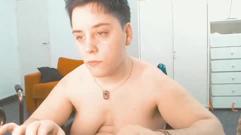 Snapshot of almondonwheels chatting on March 3, 8:29 pm Almond online show from March 3, 8:29 pm