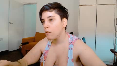 Snapshot of almondonwheels chatting on January 20, 7:35 pm Almond online show from January 20, 7:35 pm