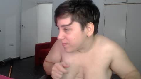 Snapshot of almondonwheels chatting on January 25, 11:54 pm Almond online show from January 25, 11:54 pm