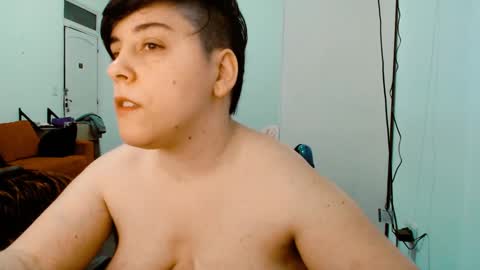 Snapshot of almondonwheels chatting on September 14, 10:07 pm Almond online show from September 14, 10:07 pm