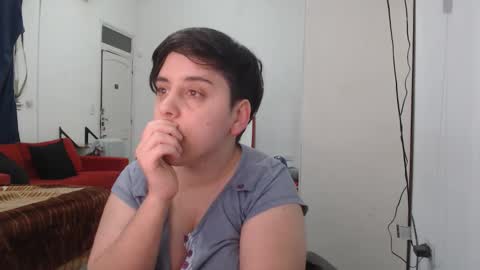 Snapshot of almondonwheels chatting on October 3, 1:11 am Almond online show from October 3, 1:11 am