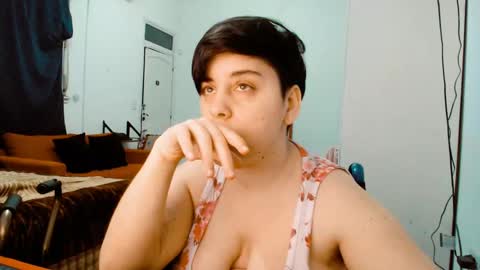 Snapshot of almondonwheels chatting on October 8, 1:43 am Almond online show from October 8, 1:43 am