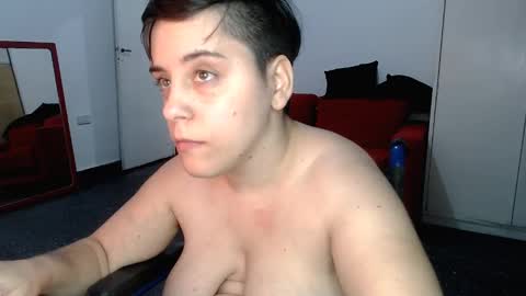 Snapshot of almondonwheels chatting on January 2, 11:38 pm Almond online show from January 2, 11:38 pm