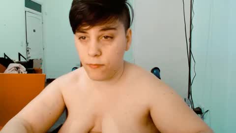 Snapshot of almondonwheels chatting on September 13, 1:57 am Almond online show from September 13, 1:57 am