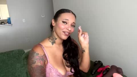 alongcamelexy online show from October 14, 3:25 pm