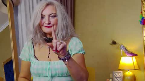 Alura Jenson online show from November 3, 8:24 pm