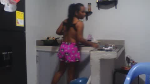 Snapshot of aly826805 chatting on September 12, 4:46 am analia online show from September 12, 4:46 am