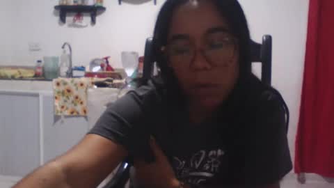 Snapshot of aly826805 chatting on October 3, 5:12 am analia online show from October 3, 5:12 am