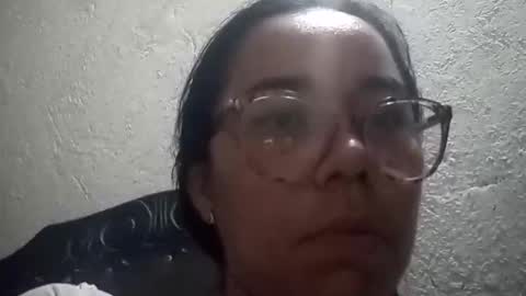 Snapshot of aly826805 chatting on October 15, 2:36 am analia online show from October 15, 2:36 am