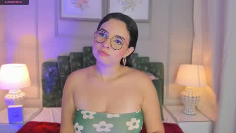 Snapshot of alys_baker chatting on February 9, 2:49 am Alys online show from February 9, 2:49 am
