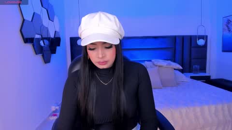Snapshot of alyssadean_ chatting on February 8, 11:55 am Aly online show from February 8, 11:55 am