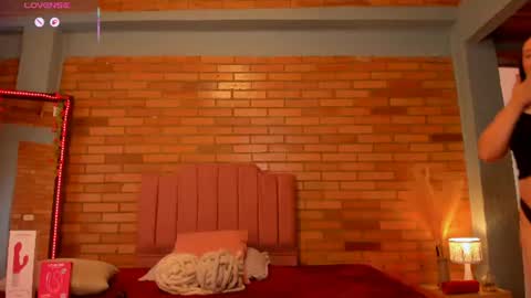 Hi Im AmaiaHelp me reach 100 likes online show from June 20, 8:56 pm