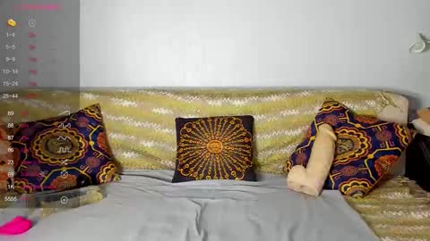 Snapshot of amalia_mio chatting on October 15, 12:02 am Amalia online show from October 15, 12:02 am