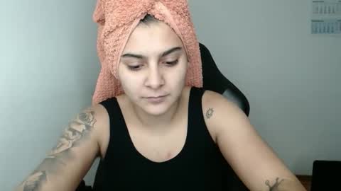 The queen of the biceps  online show from January 31, 8:29 pm