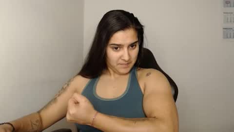 The queen of the biceps  online show from February 12, 10:26 pm