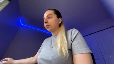Snapshot of amandainbloom chatting on February 26, 11:15 pm Amanda online show from February 26, 11:15 pm