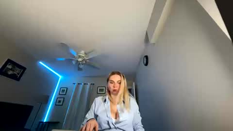 Snapshot of amandainbloom chatting on October 16, 6:54 pm Amanda online show from October 16, 6:54 pm