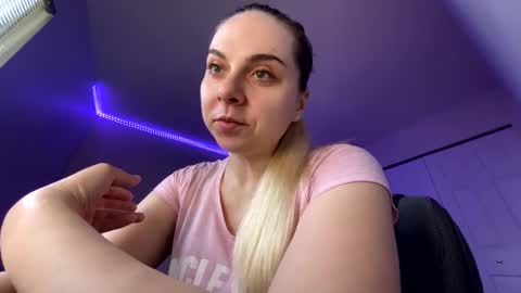 Snapshot of amandainbloom chatting on March 3, 11:23 pm Amanda online show from March 3, 11:23 pm