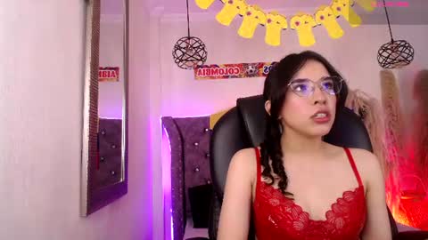 amara_davis1 online show from July 13, 4:57 am