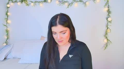 Amara Vega  online show from May 1, 6:00 pm