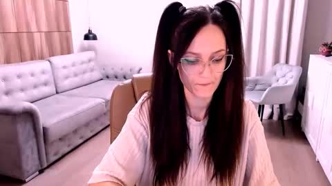 Snapshot of amazingeyes89 chatting on October 20, 10:18 am Izza online show from October 20, 10:18 am